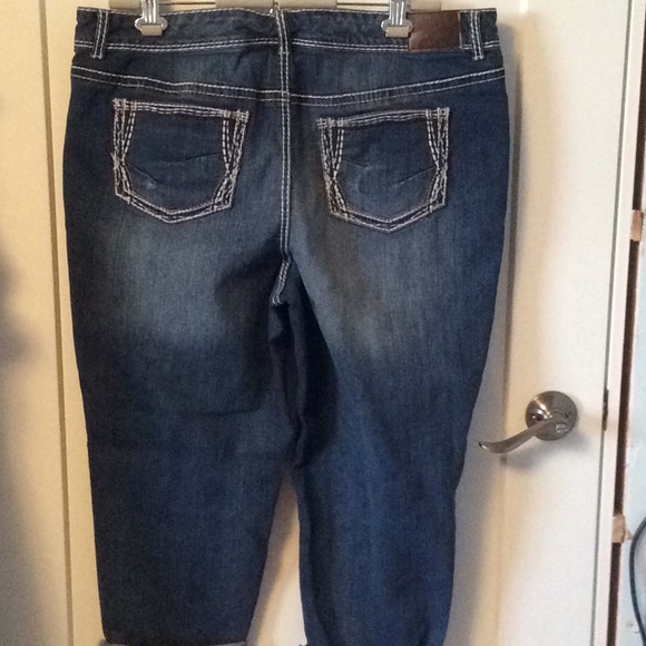 Maurice’s plus jeans. Excellent condition. Waist 20” inseam 31” can be rolled up - Picture 2 of 3